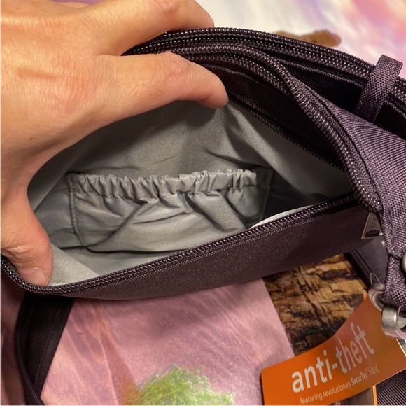 Baggallini Cross Over Crossbody Anti-theft Bag - Picture 8 of 11